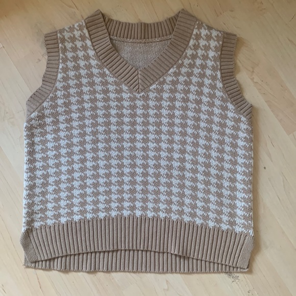 Sweaters - knit, sleeveless, v-neck, loose fitting